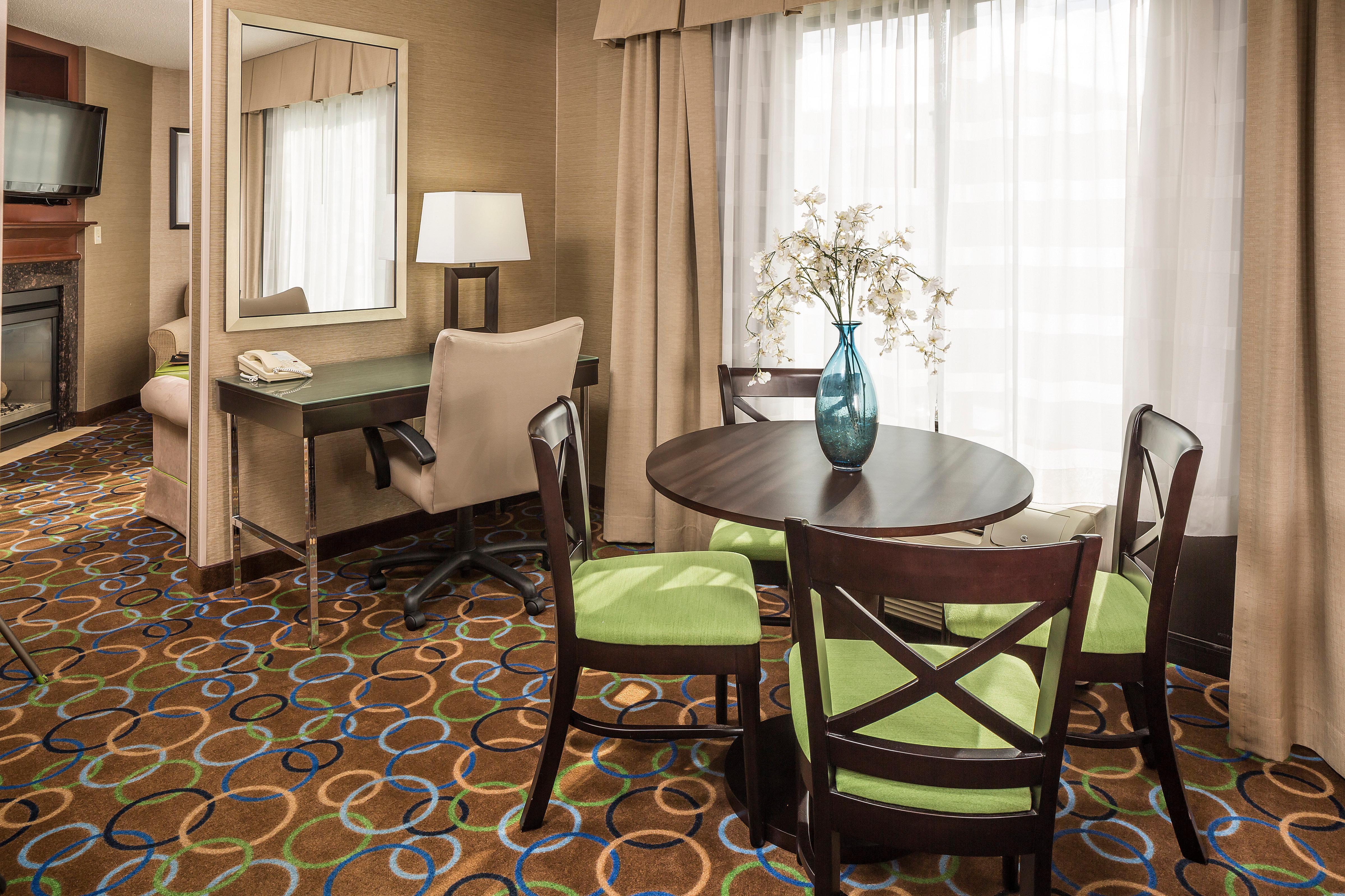 Hotel Express & - Airport By Ihg