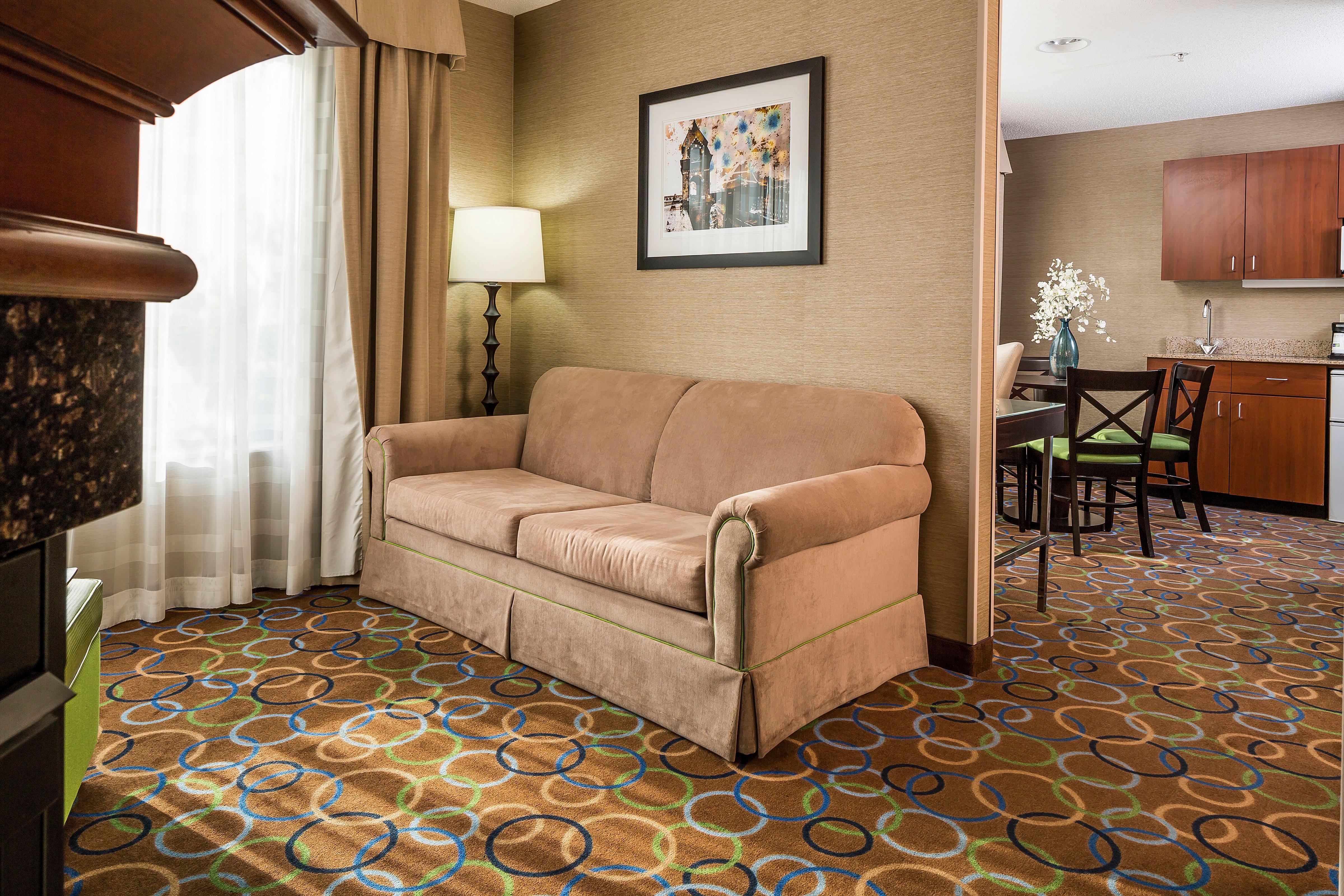 Hotel Express & - Airport By Ihg