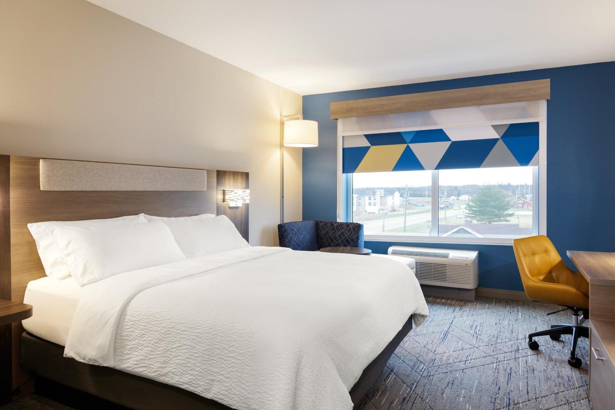 Express & - Airport By Ihg Hotel