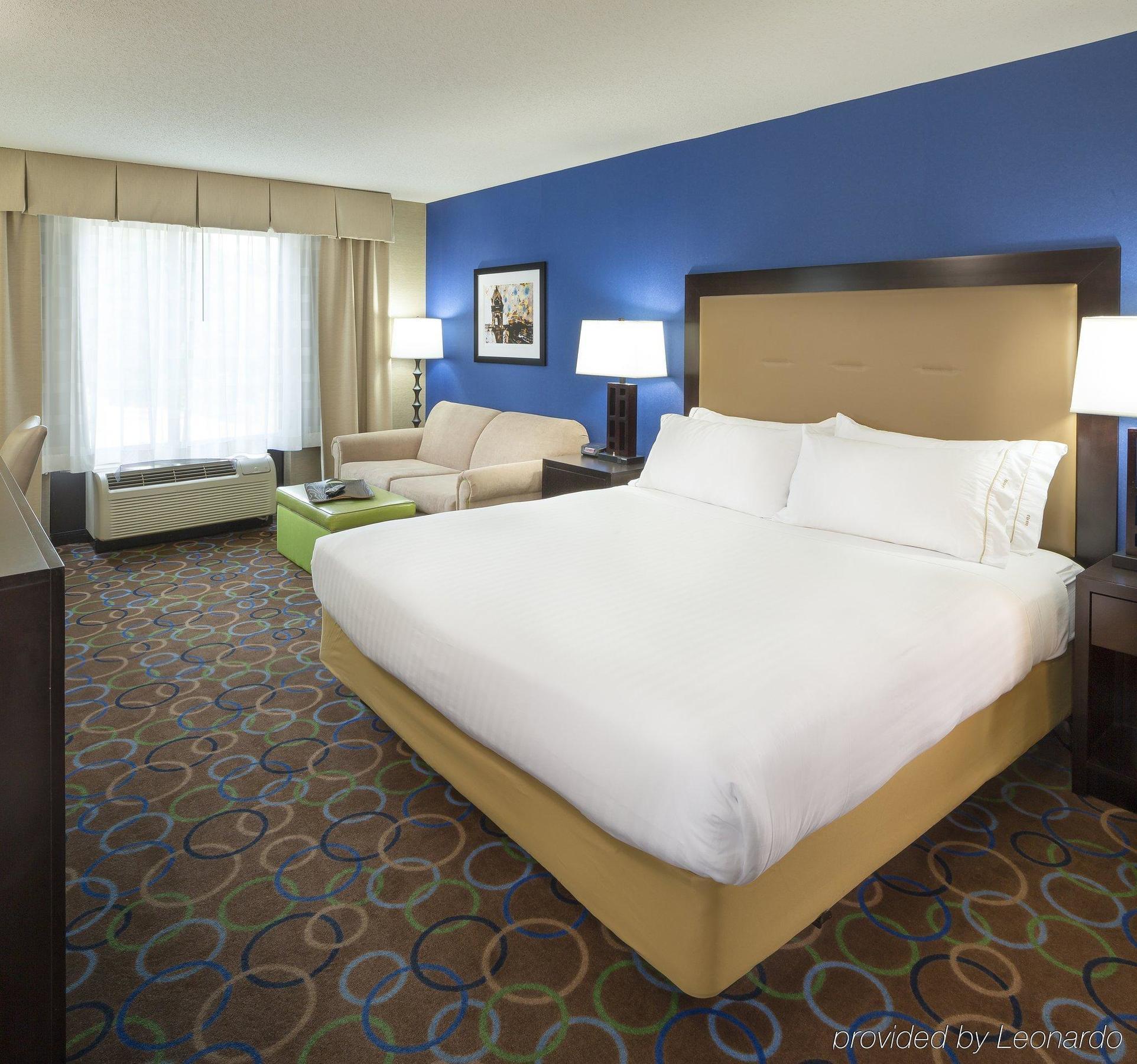 Express & - Airport By Ihg Hotel 2*