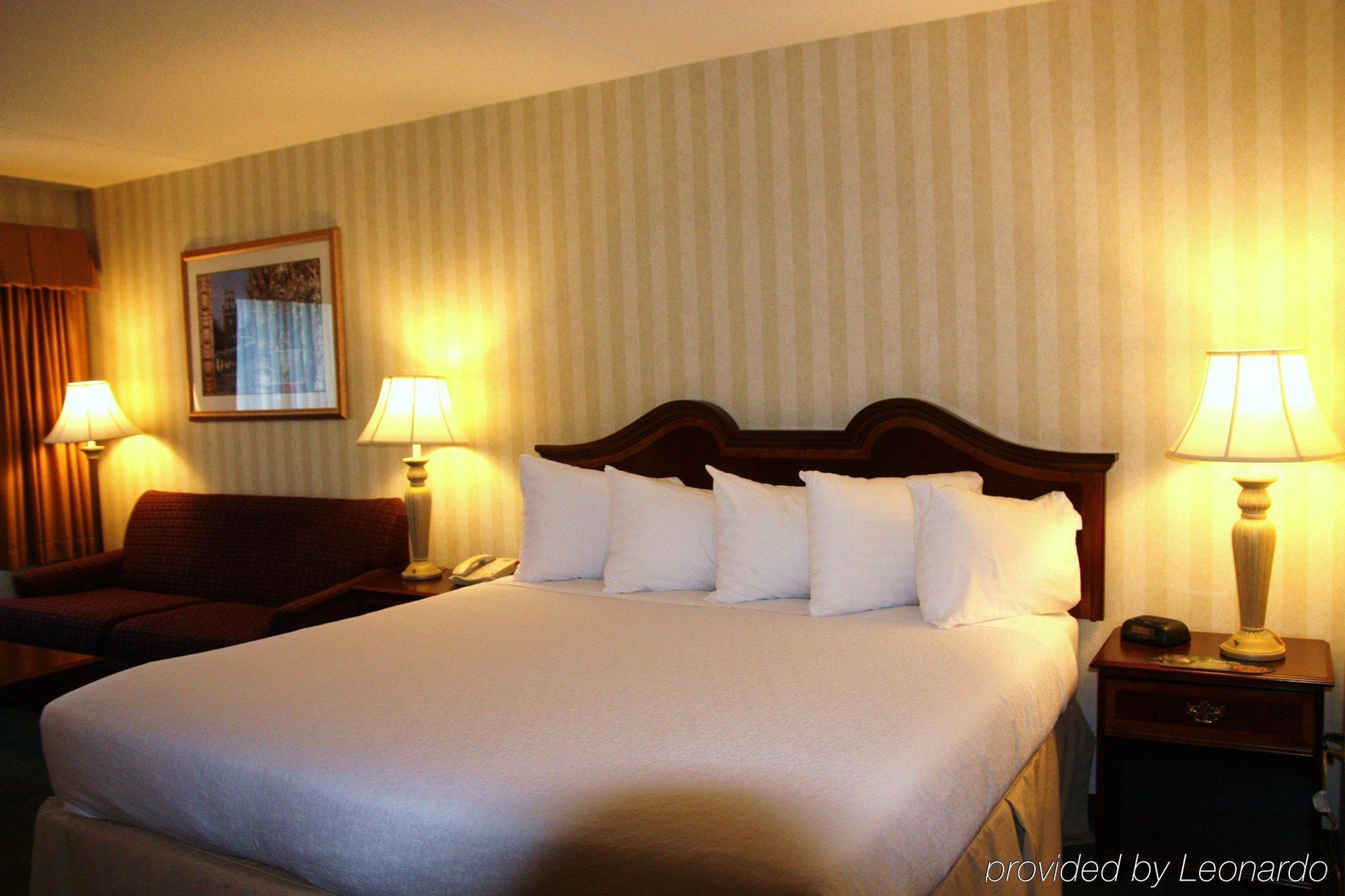 Hotel Express & - Airport By Ihg