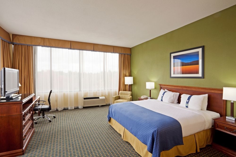 Hotel Express & - Airport By Ihg