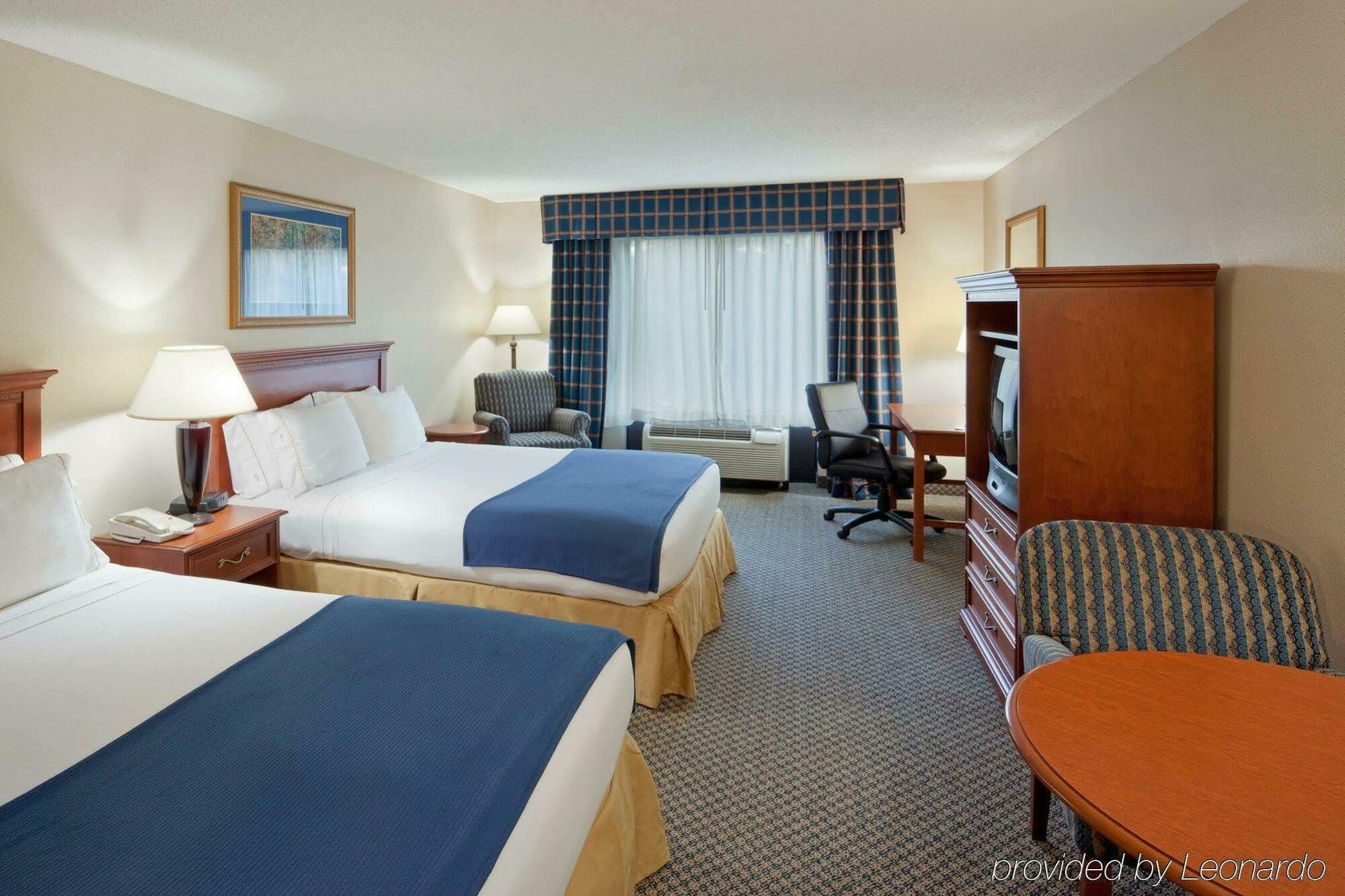 Hotel Express & - Airport By Ihg